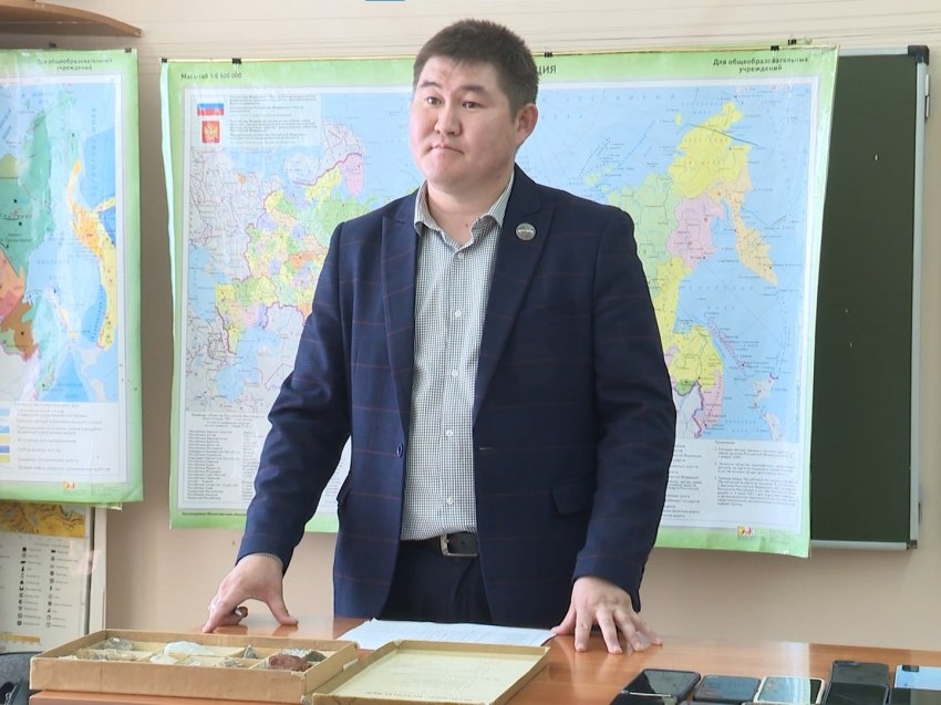 С передовой - к школьной доске: Ветеран спецоперации из Забайкалья стал учителем географии 